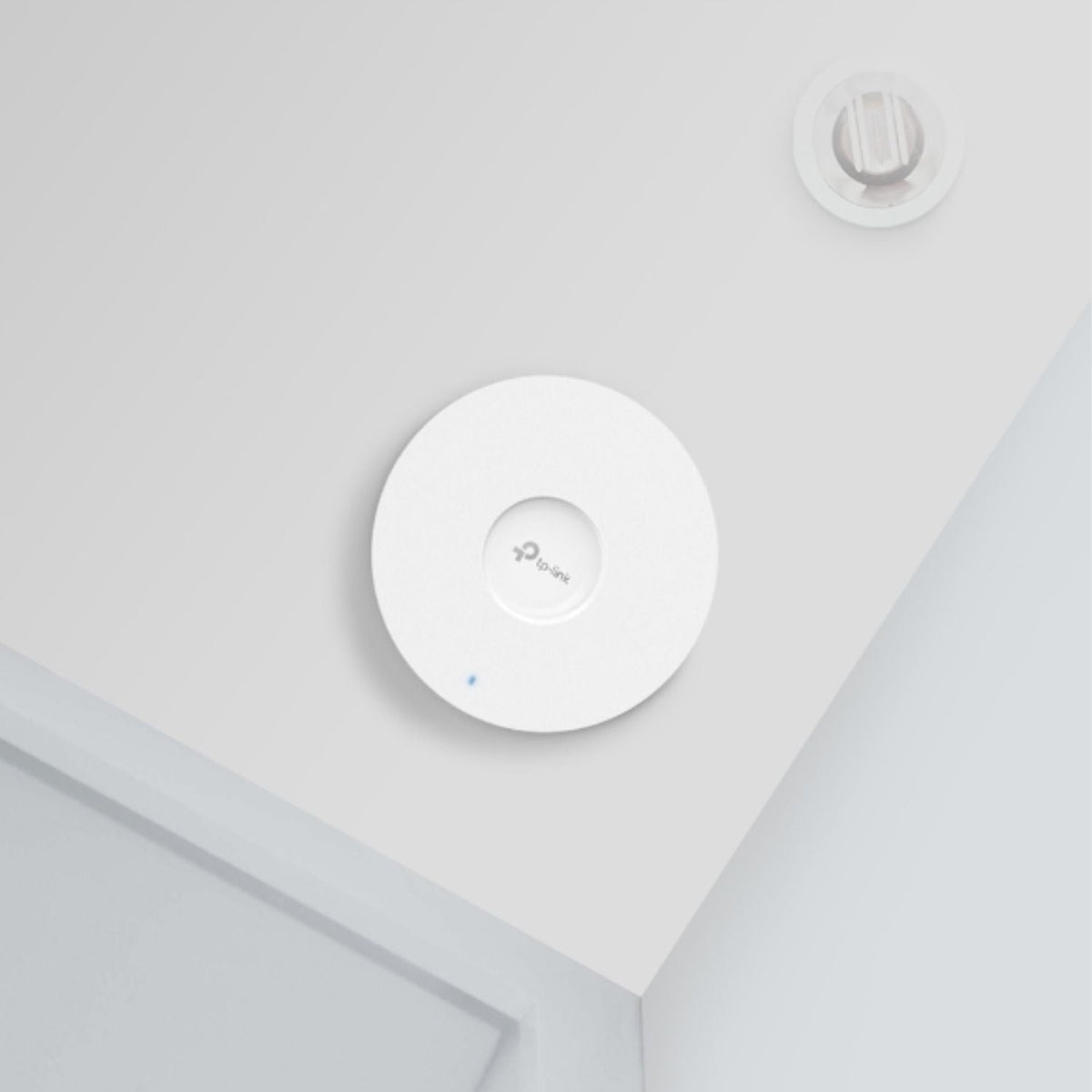TP-Link EAP653 Omada AX3000 Ceiling Mount WiFi 6 Access Point, 574Mbps at  2.4 GHz + 2402 Mbps at 5 GHz, 2—Internal Antennas, (2)