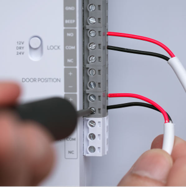 UA-Retrofit-Hub-2 Ubiquiti UniFi Access Retrofit Hub